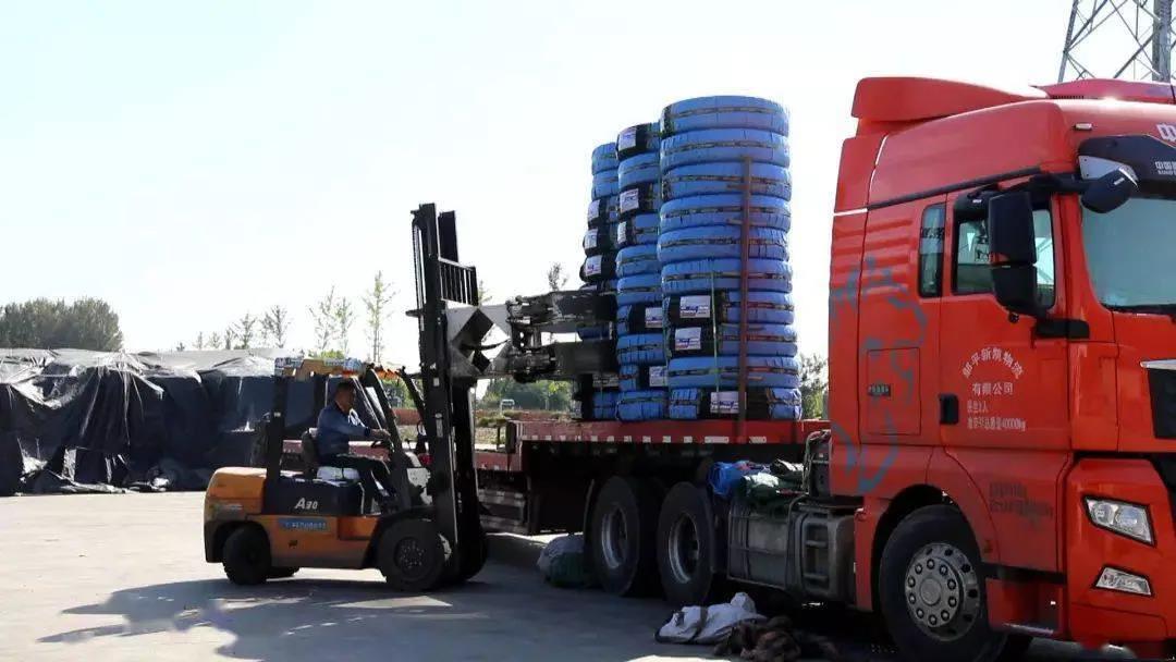 進行遠洋輪胎運輸 進行遠洋輪胎運輸