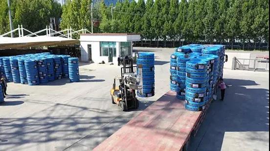 陸續裝車 陸續裝車