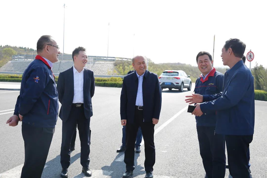 山東省諸城市委書(shū)記張建偉、市委秘書(shū)長(zhǎng)王愛(ài)民 山東省諸城市委書(shū)記張建偉、市委秘書(shū)長(zhǎng)王愛(ài)民