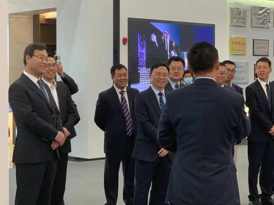 比亞迪董事長兼總裁王傳福攜玲瓏輪胎董事長、總裁王鋒等人參觀交流 比亞迪董事長兼總裁王傳福攜玲瓏輪胎董事長、總裁王鋒等人參觀交流